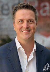 Tomasz Dokudowiec headshot