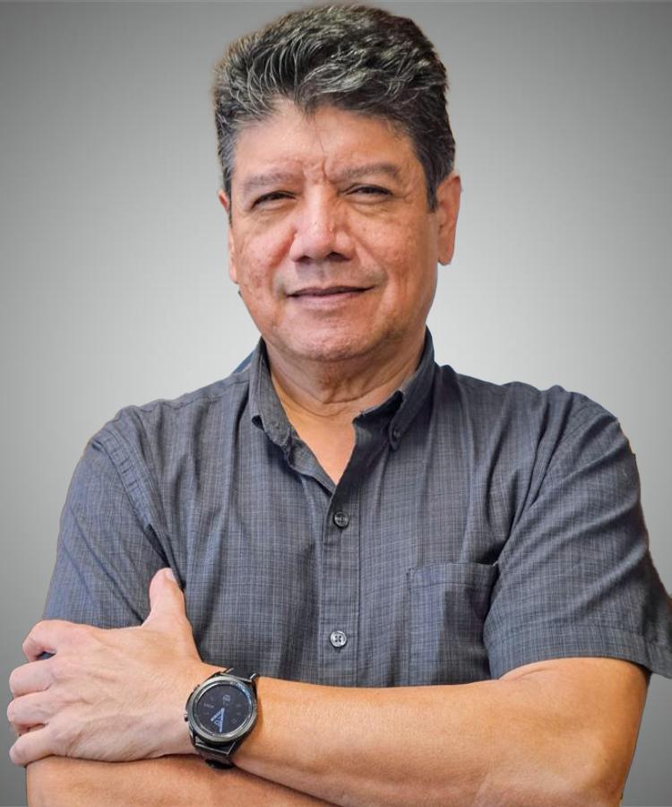 Jose O Martinez headshot